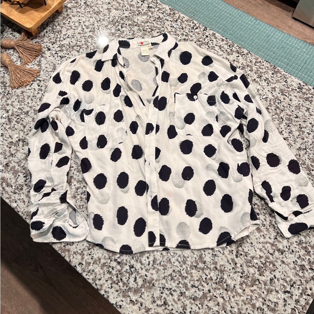 Men’s medium polka dot shirt